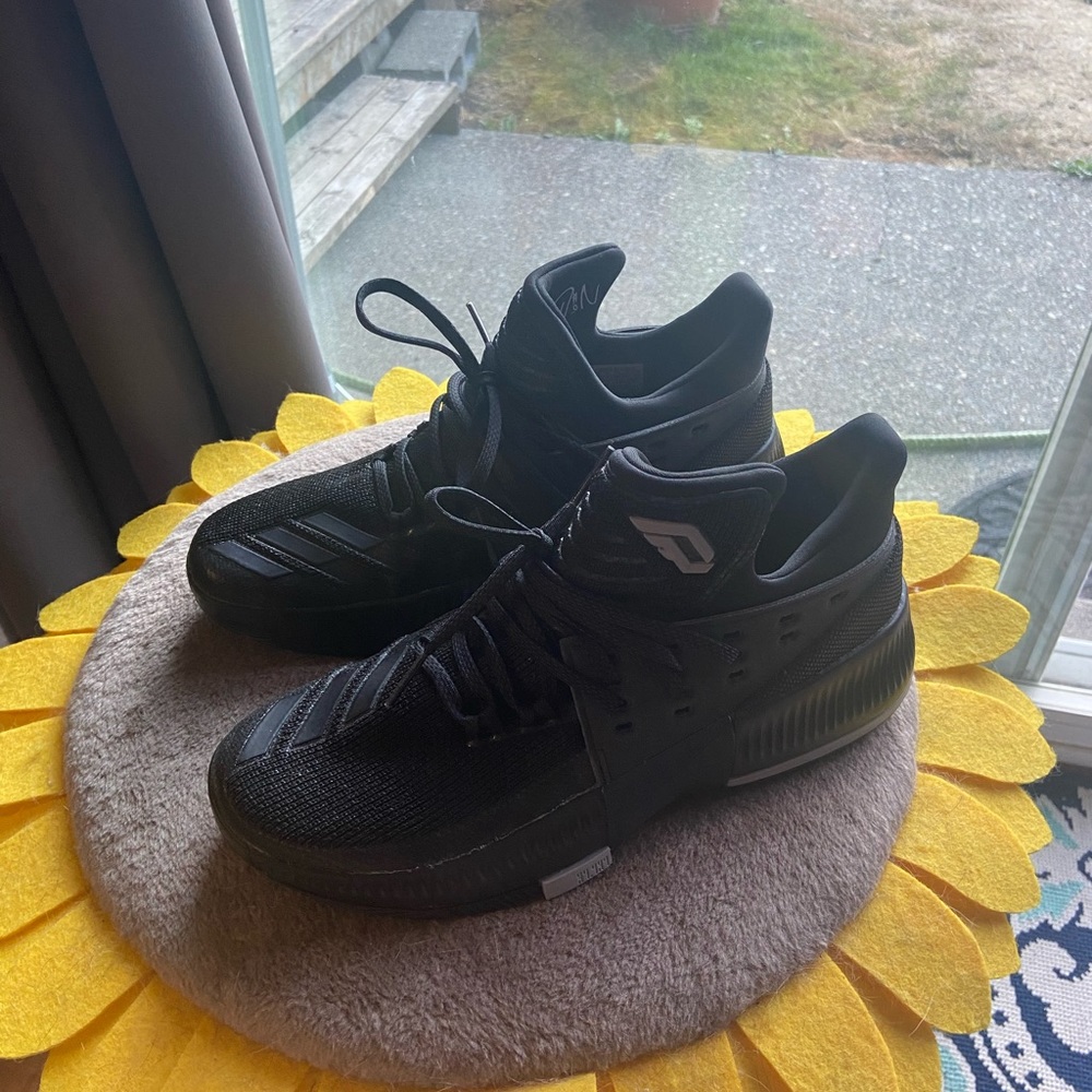 Lillards men’s 7.5 new without tags